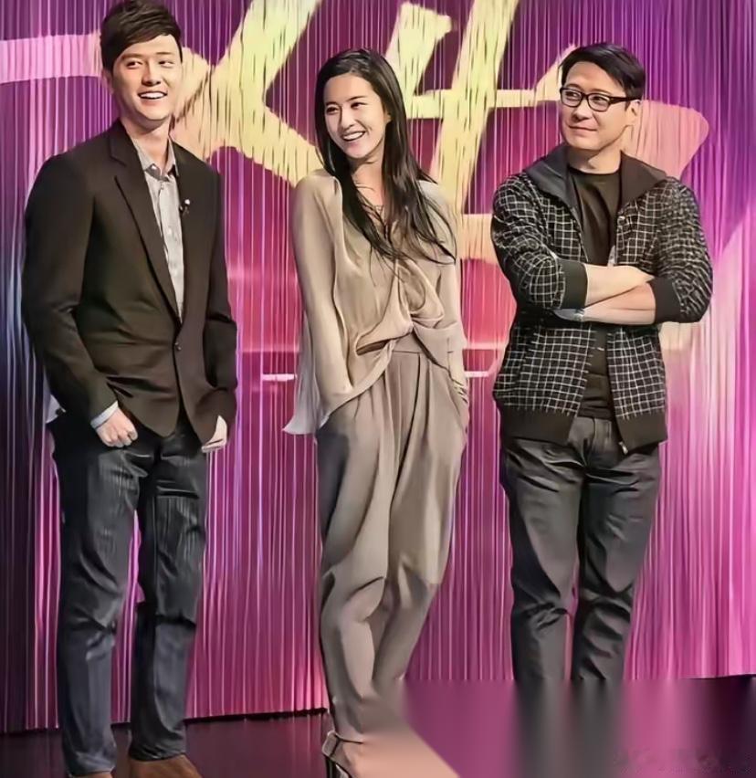 丁真身高1米8。 这是很多媒体写过的数字。 但他在节目里，跟官方身高1米74的汪