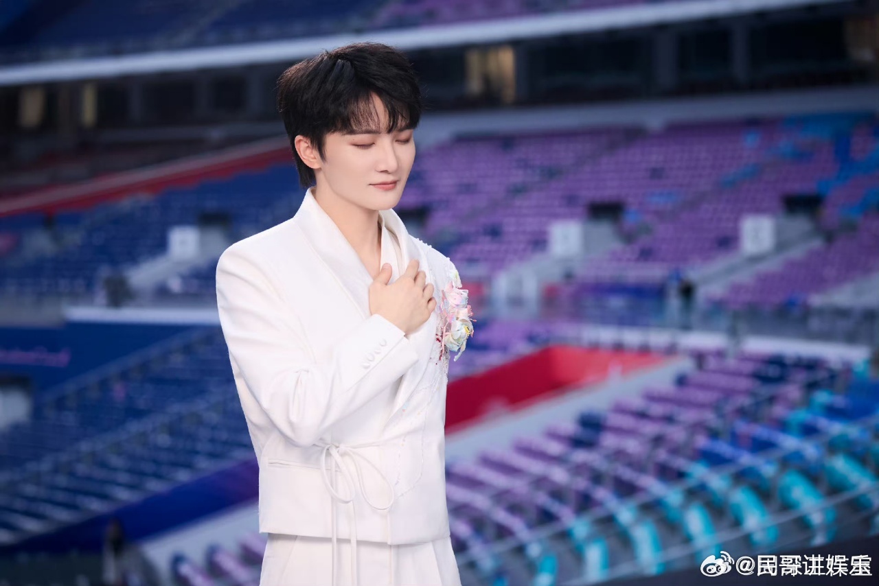 周深一开口就秒懂天海一心了 周深全运会开幕式收尾太稳！《天海一心》的演唱充满画面