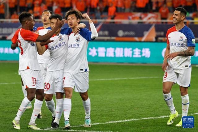 申花足协杯太轻松了！已经3-1领先了！今天有望再进3个！今年足协杯冠军应该可以稳