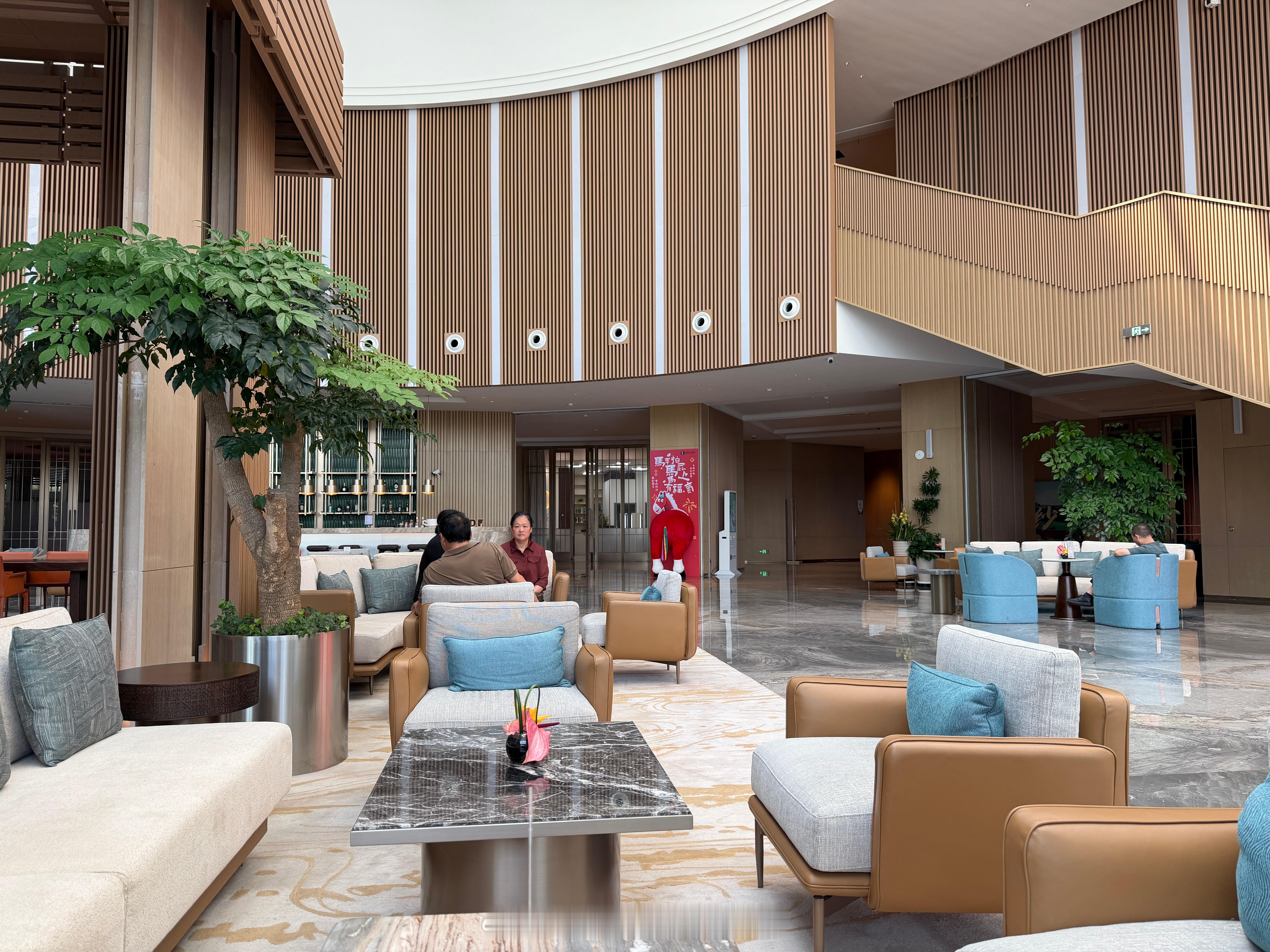 微信能折叠发图了这个功能真是刚需！不用发多图手机一直一直震了…… 