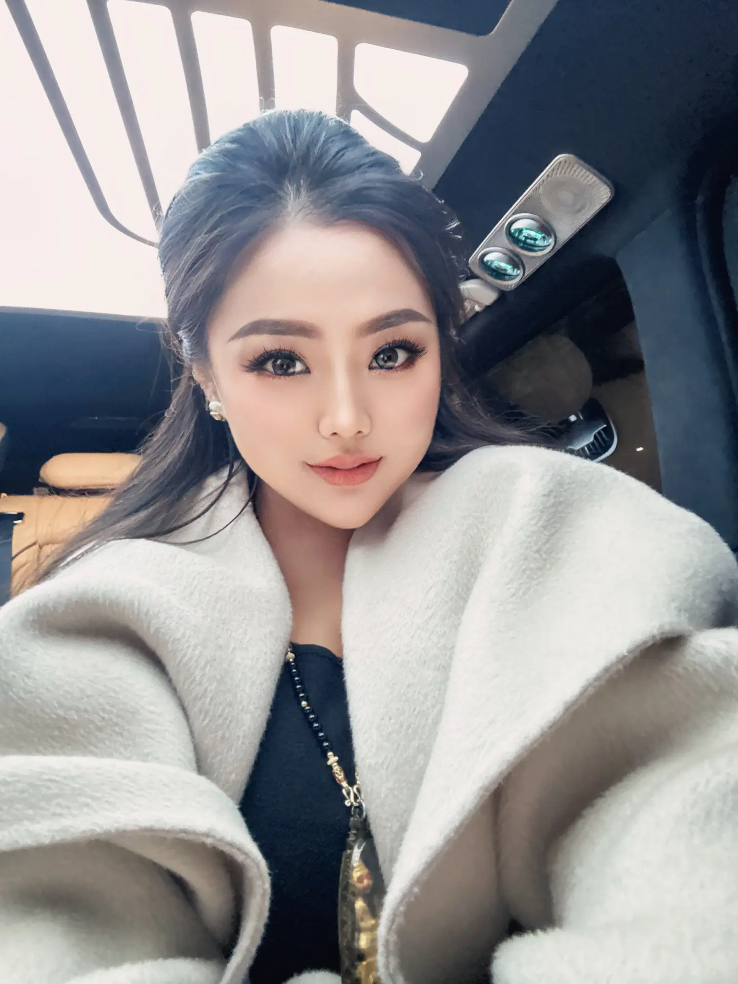 玫瑰不用长高 爱他的人自然会为她弯腰