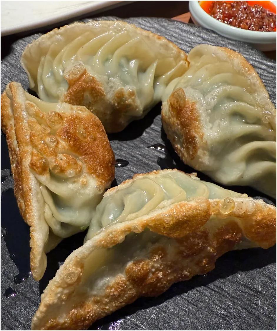 水煎包，好吃。好像好多地方都有水煎包美食，只是做法大同小异