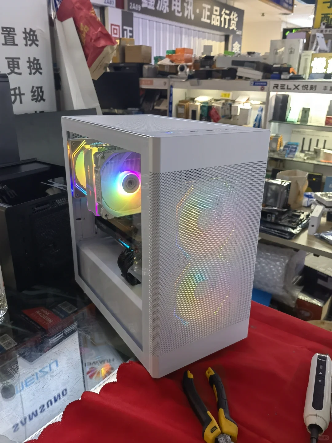 Intel最新一代全面不支持d4，傻子们。