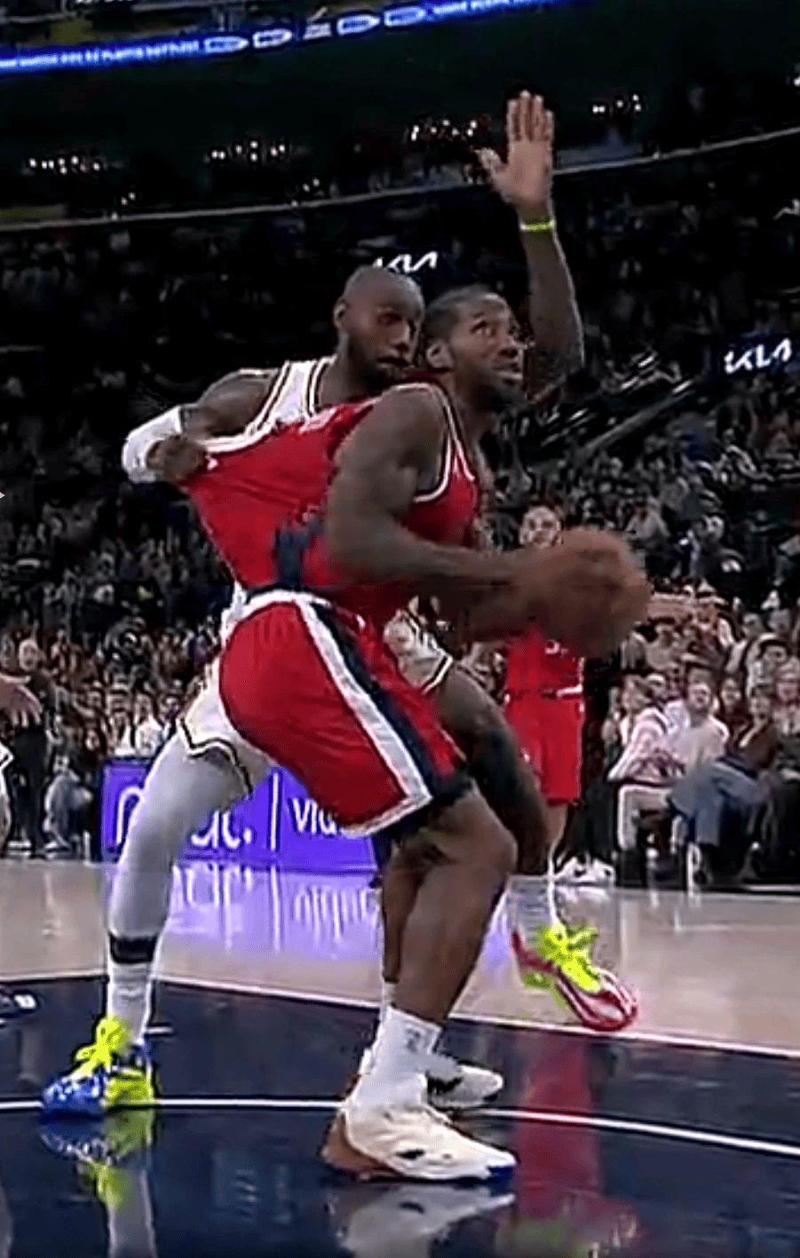 快船以103-88战胜湖人，詹姆斯防守伦纳德的动作，让人看笑了。

本场比赛，快