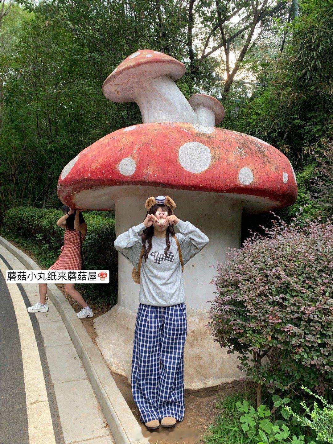 暑假回来发福了，一回南京就开始工作模式🥵旁边排队的情侣看我拍都瞪大双眼哈哈哈哈