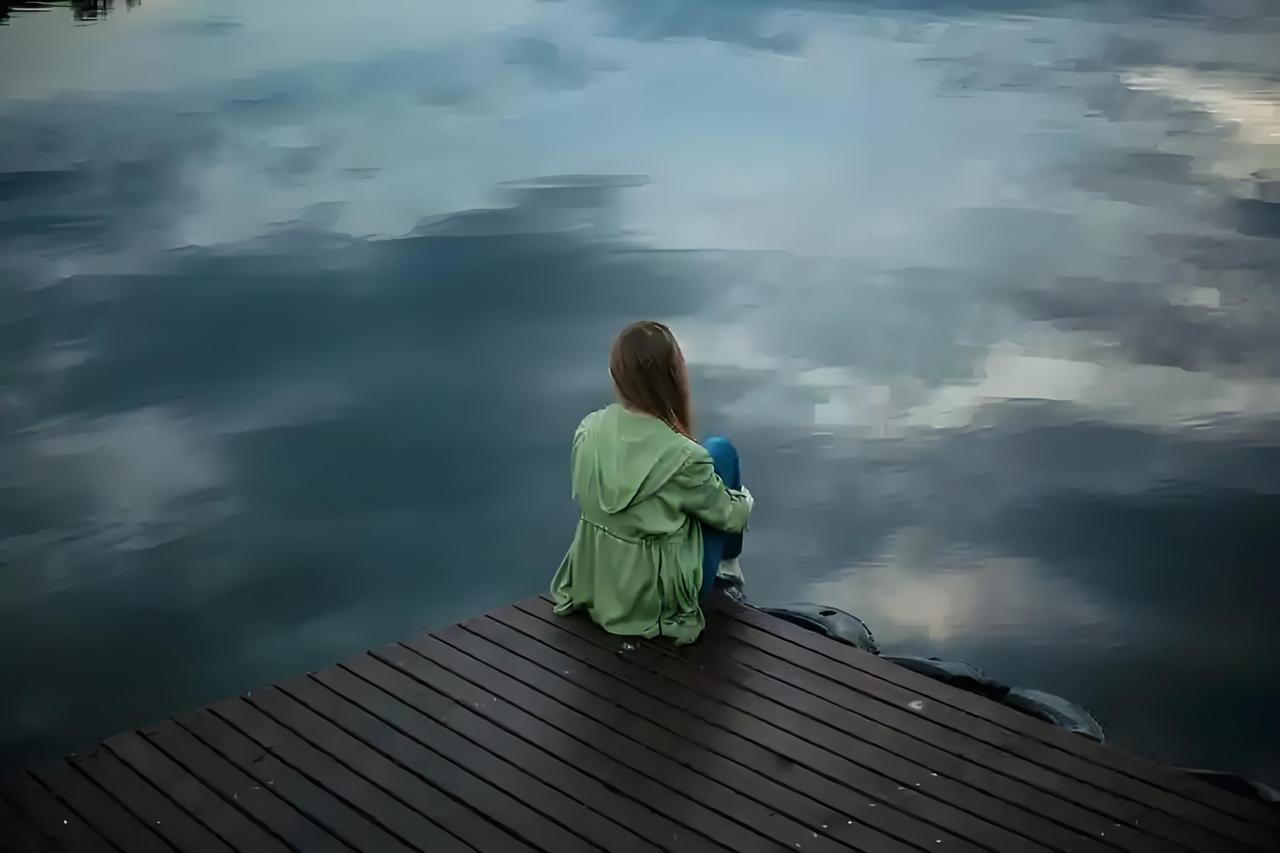 想知道自己是不是悄悄活成了“隐形人”？来对照这几条，看看你中了几个——
 
平时