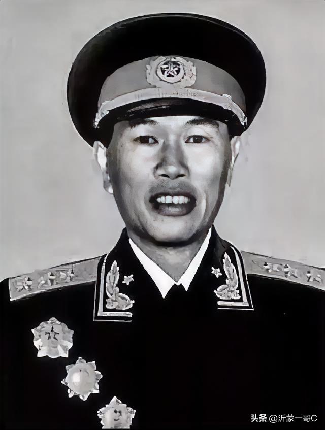 开国上将邓华逝世46周年！
2026年7月3日是开国上将逝世46周年，他17岁入