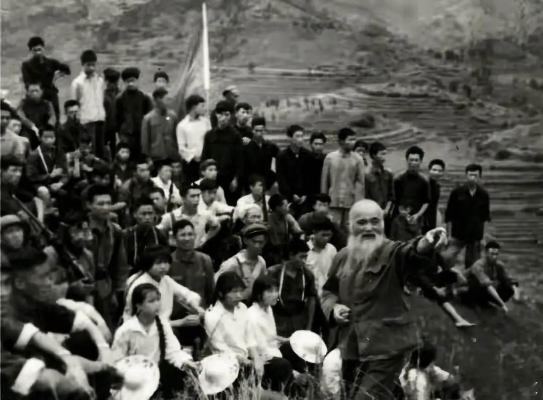 整条街都以为他是哑巴，直到1949年那天 贵州土城老街，住过一个不爱说话的人，大