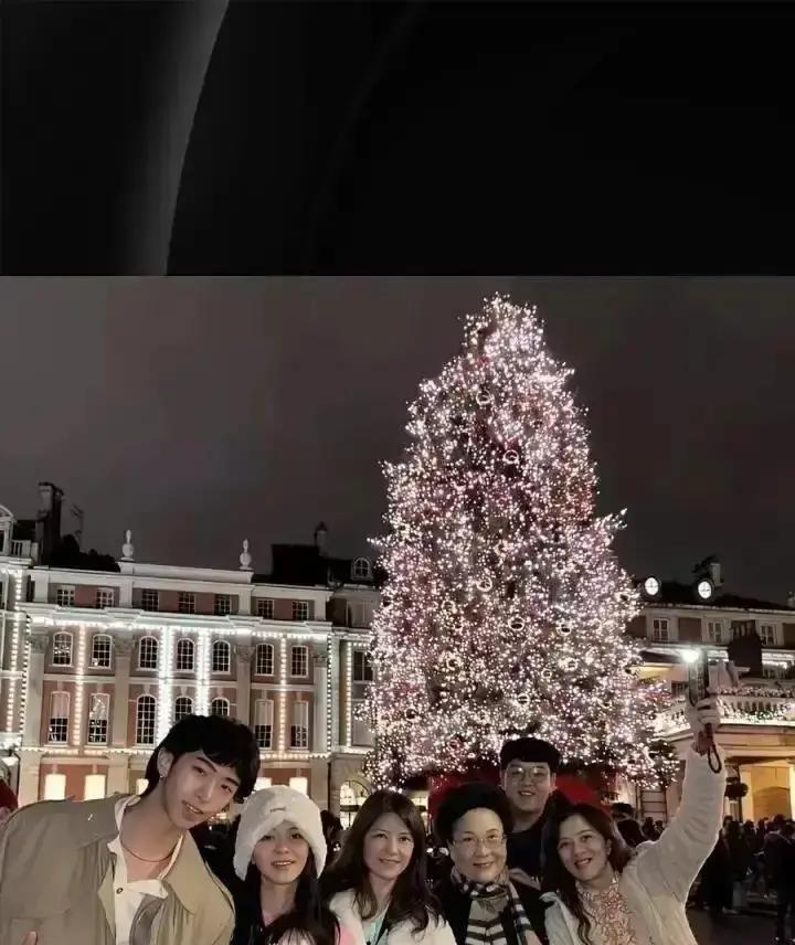 视频里同一款面霜闪过7次。
我就知道，这事不简单。
迪拜帆船酒店顶楼。
直升机桨