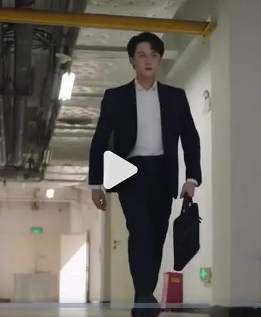 网友说爱情有烟火有股子以爱为营的气息，是不是檀健次和王楚然的服装问题？ 
