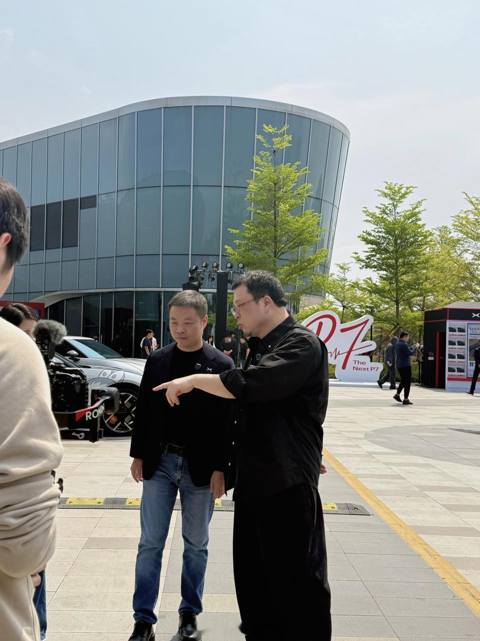 小鹏P7新色今日发布「爱P7的鹏友大聚会」太热闹啦～罗永浩化身「产品严选官」亲临