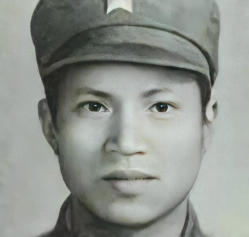 1979年，小战士重伤后仍在跪地战斗，突然，他发现膝下有一条越军的电话线，前方的