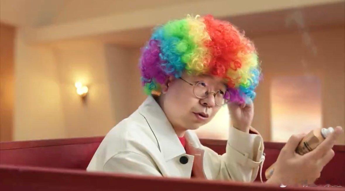 回家路上接个彩头 别再焦虑回家带什么了，学学李诞！手里接个彩头，心里装满底气。看