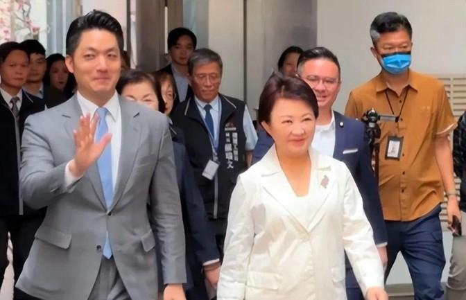 朱立伦表态“愿交棒党主席” ，卢、蒋、韩三大咖反应曝光，国民党党主席即将改选，党