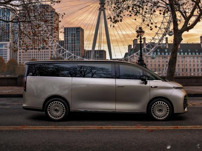 开年直接上大招了兄弟们！吉利银河V900上市了，26.98万起，还牵手第一梯队智