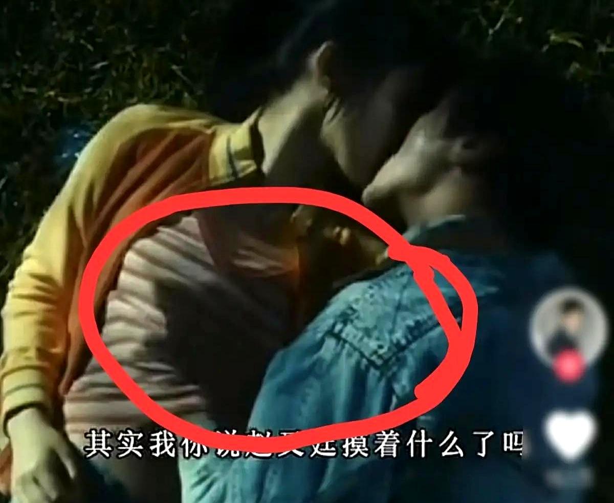 杨子珊回应当年，赵又廷什么都没有摸到，究竟是怎么回事呢？
 

杨子珊拍《致青春