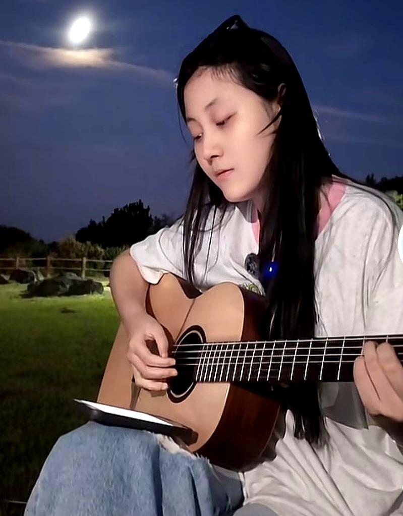 末节0-14！火箭又崩了
 
乌度卡把五个不会投三分的人一起放场上，对面直接缩成