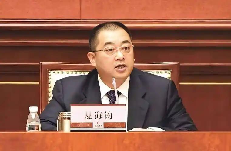 今天，恒大集团许家印等56人被判刑，不过，二把手、实际操盘者夏海钧，早早就逃往美