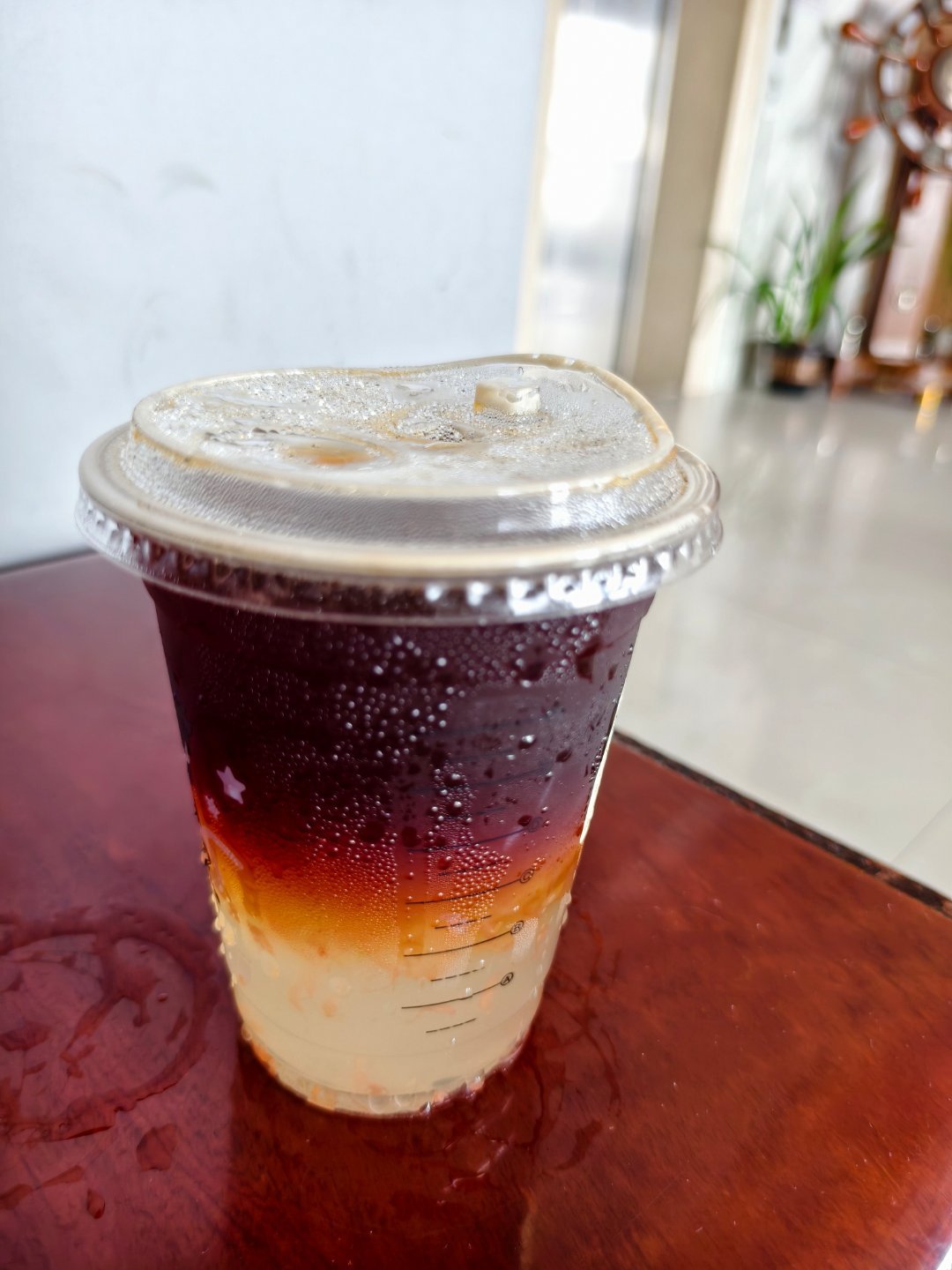 昨天夸了一嘴羽衣甘蓝好喝，很清爽不油腻，今天收到的冰美式就加了双柚，很清爽不油腻