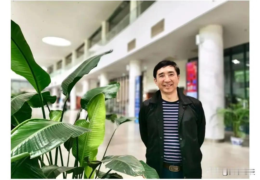 中戏表演系原主任陈刚主动投案了，距离中戏院长郝戎主动投案还不到两个月。郝戎也曾任