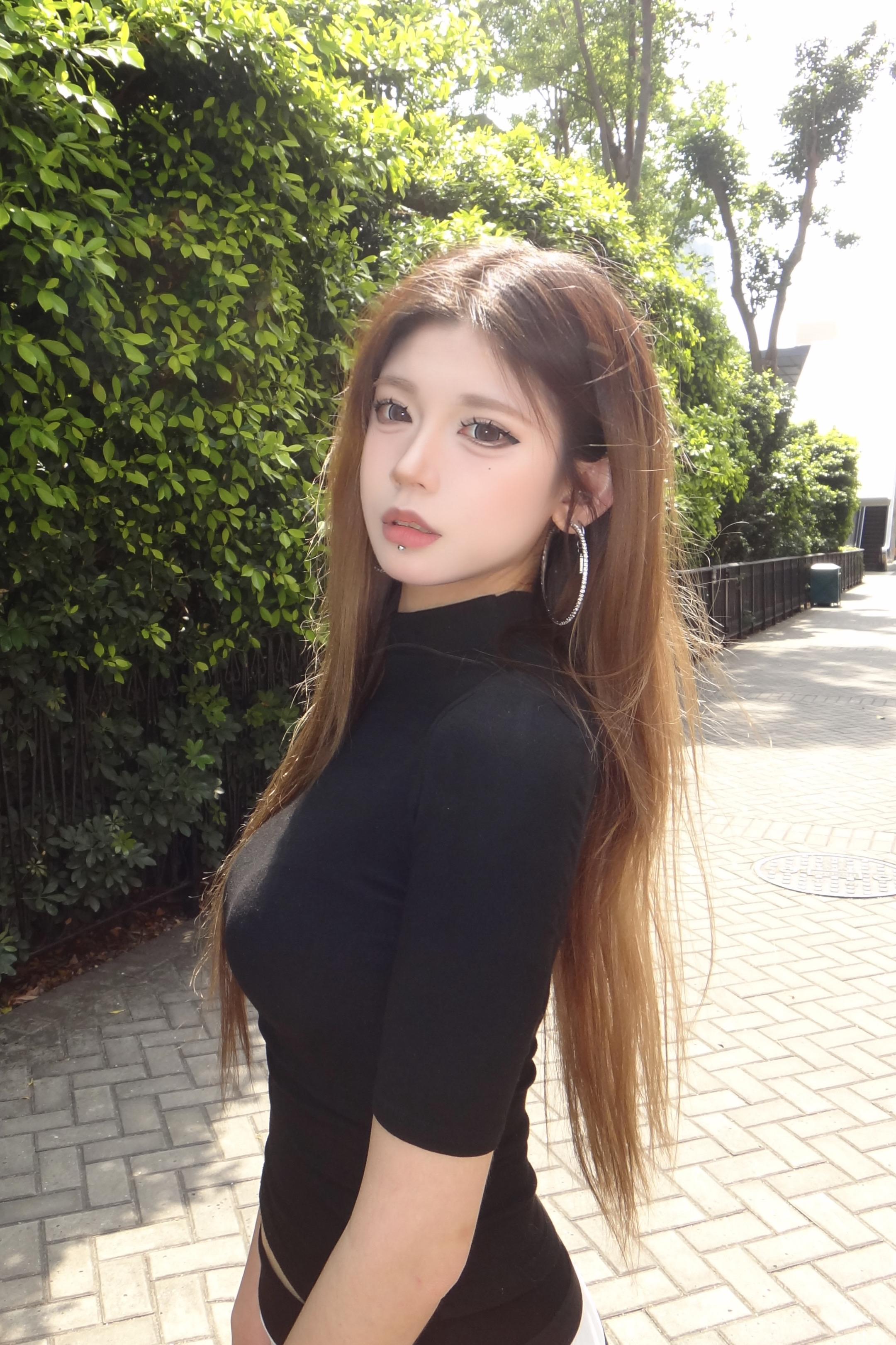 咬下苹果的瞬间 爱就越过了红线。