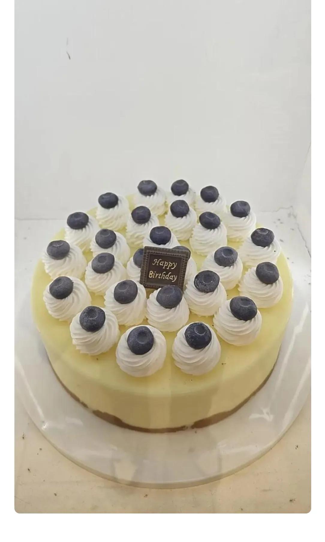 年轻时在林区冬季狩猎，那时候不禁猎，在靠近树林的地边的麦秸垛上有几只灰色的狐狸在