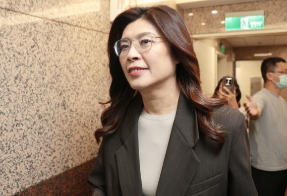 郑丽文主席确实比朱立伦、马英九们有胆！面对特朗普访华一事，她在接受日媒专访时明确