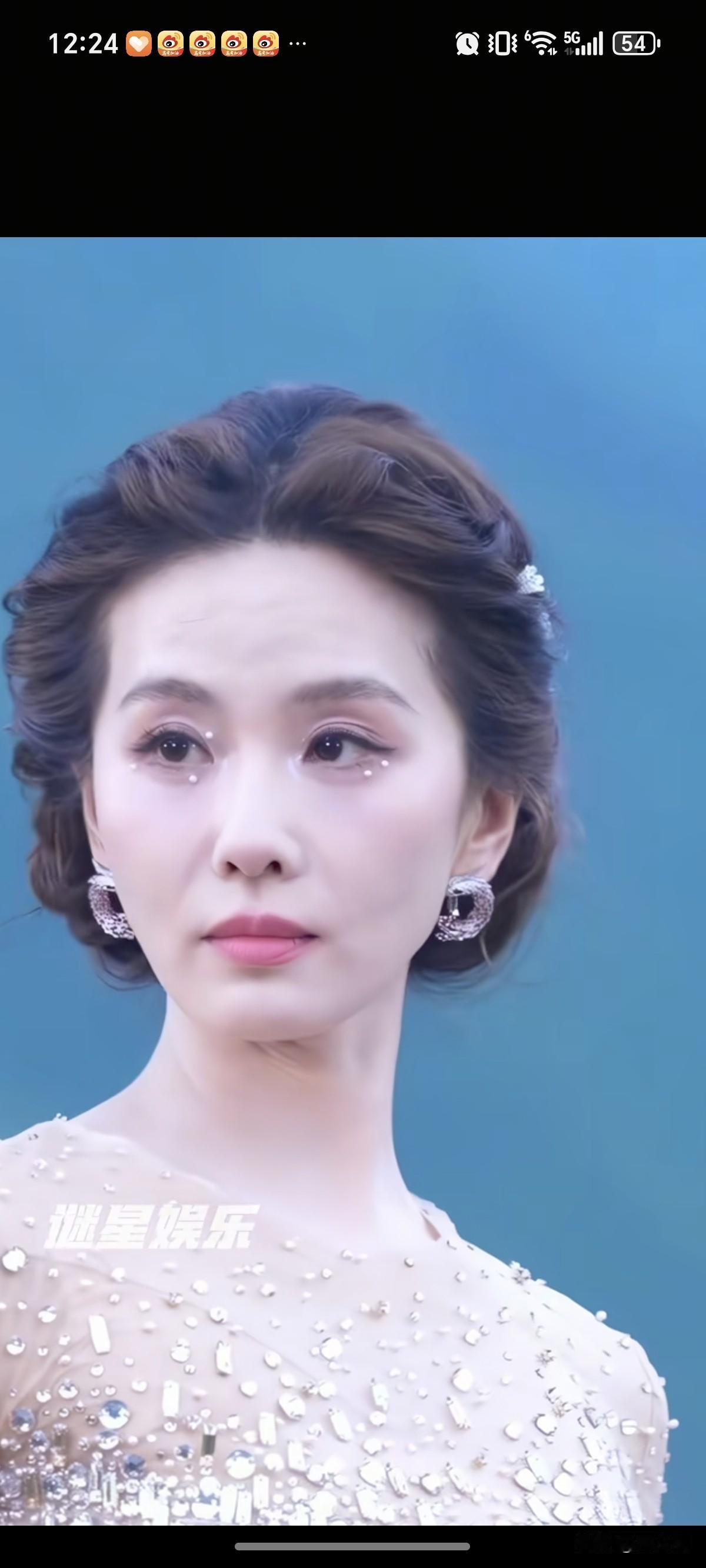 刘诗诗的眼，怎么如此陌生了？她好像变了个人
…

全网都在看刘诗诗的压轴视频。
