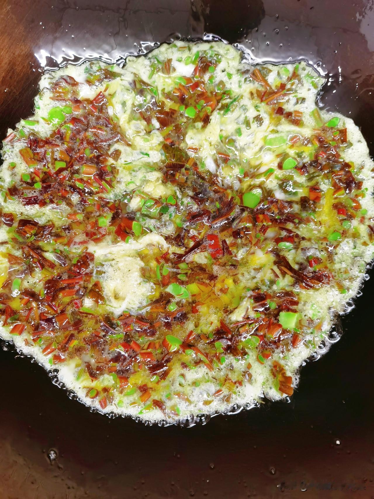 除了香椿炒鸡蛋、香椿拌豆腐、炸香椿鱼儿，你还有什么香椿的吃法呢？
已是暮春时节，