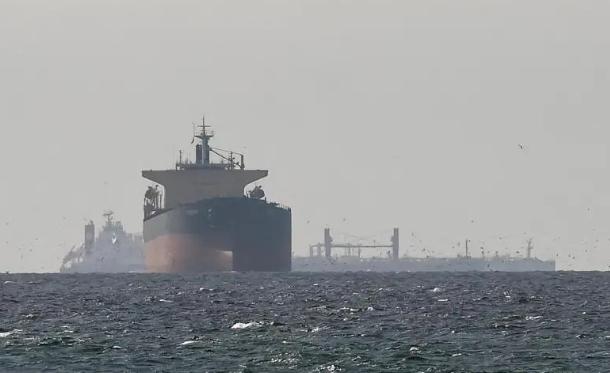 中国和伊朗协调好了 
3月31日上午，在波斯湾滞留一个多月的两艘中国巨轮“中海北