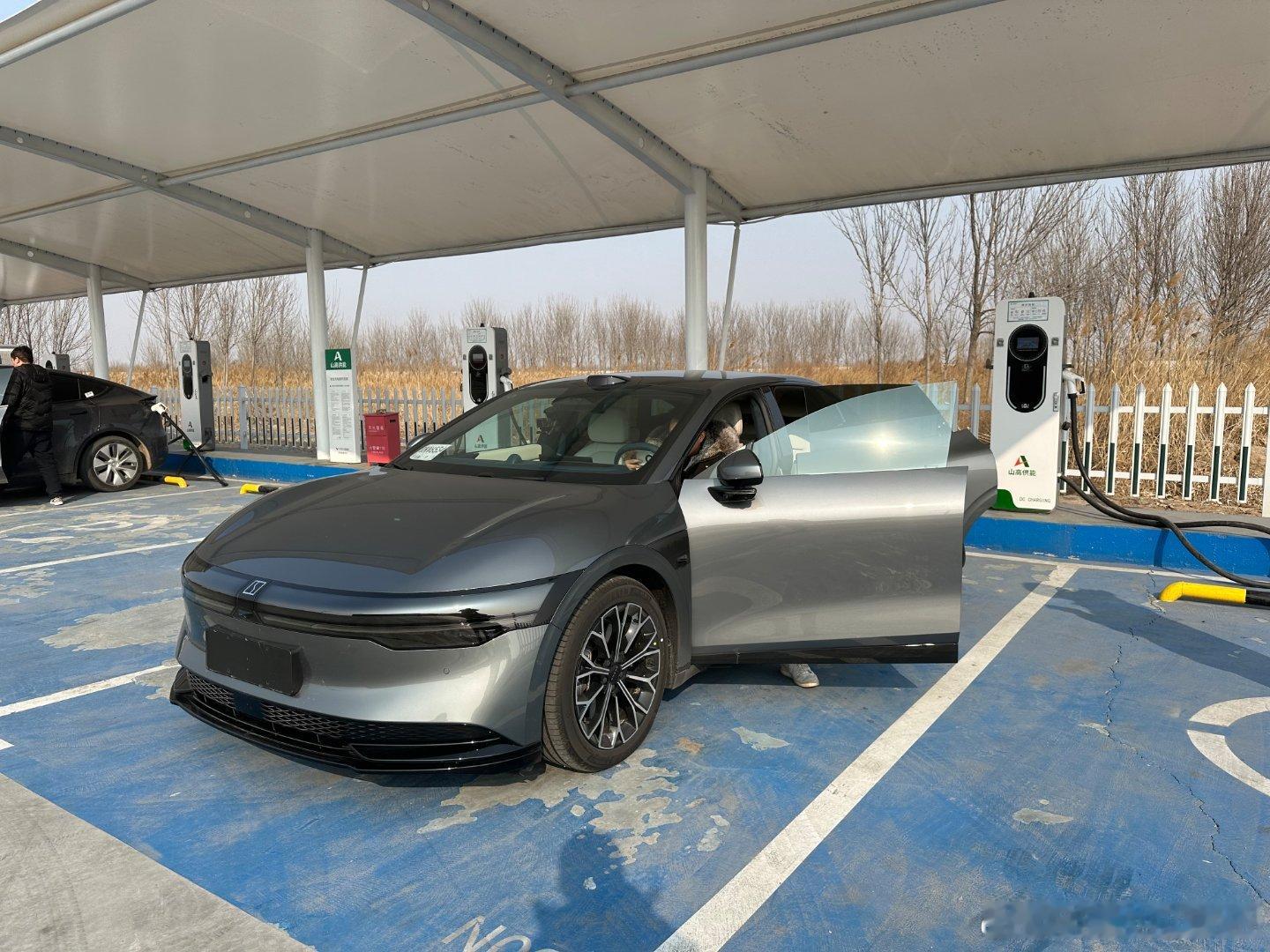 800v是真的猛，轻松拉满180kw。。。  ​​​