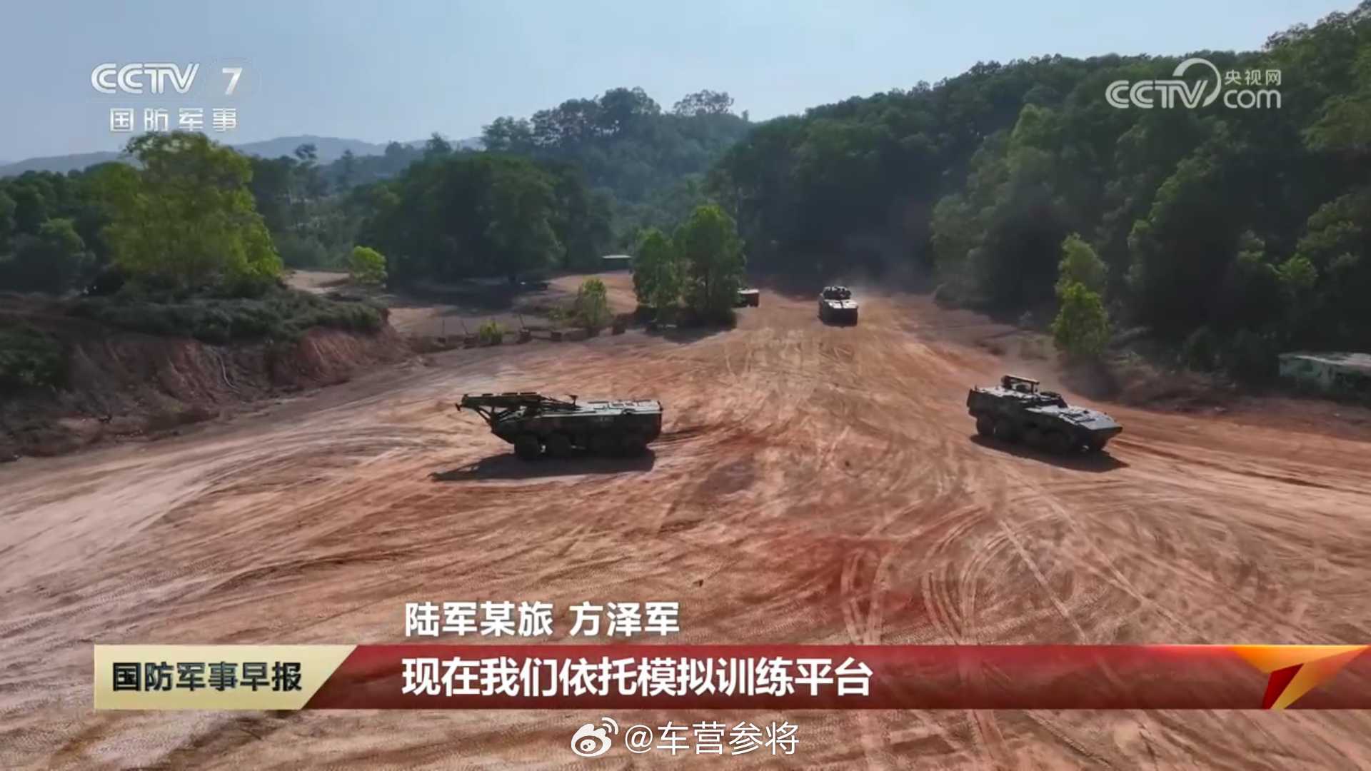 左边那辆是GQC003型轮式冲击桥，以为没搭载桥面就不认识你了么→_→ 