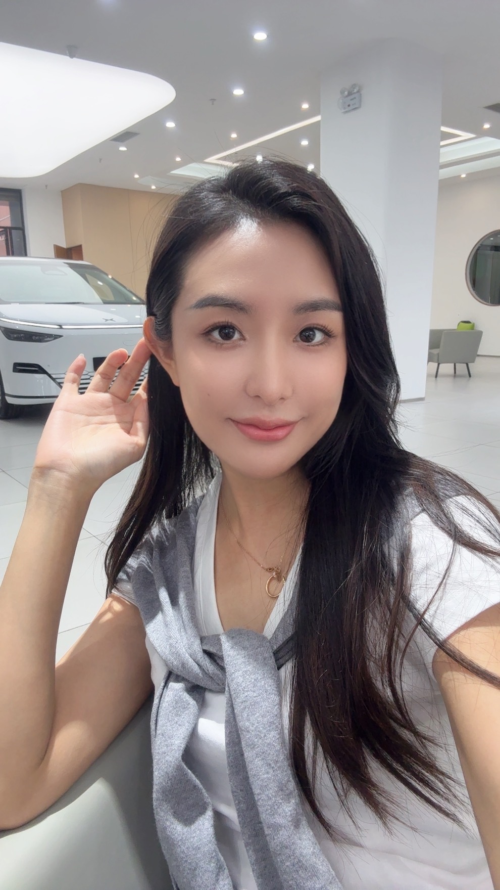同事送了我一双洞洞鞋你们觉得适合我嘛[喵喵] ​​​
