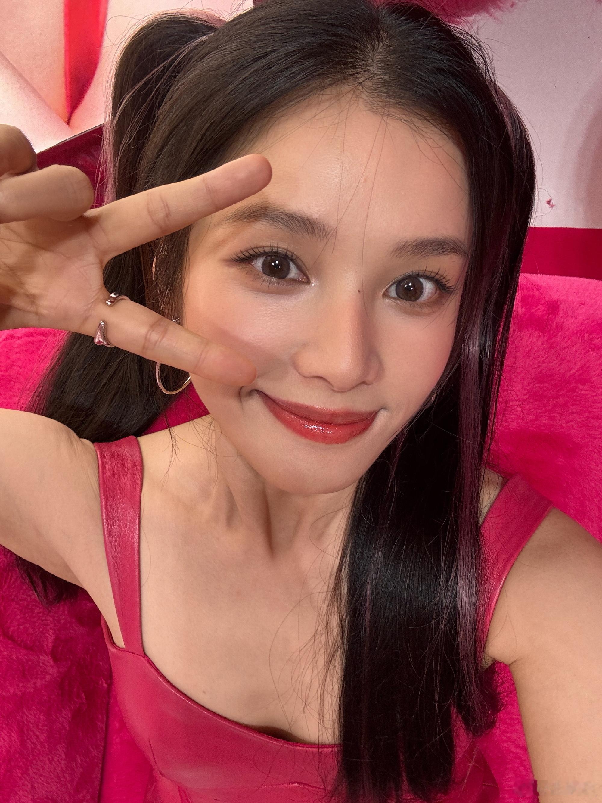张婧仪自拍生图张婧仪分享图片九宫格张婧仪分享图片九宫格，自拍生图好绝，哇哦 ​​