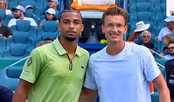 拍完这张照片、
看完菲斯开局即被莱赫奇卡破发，我就知道这场比赛没有啥悬念了，关掉