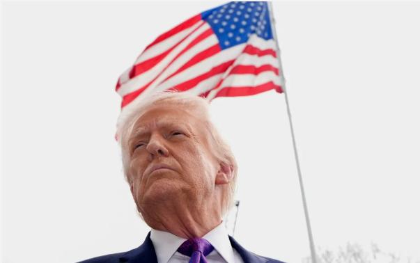 彭博社今天报道：“美国总统特朗普表示，如果北京方面不帮助疏通霍尔木兹海峡，他可能