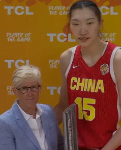 宫鲁鸣最后25秒才叫全场首个暂停 之前杨毅就批评女篮打捷克是最难看的比赛，如今宫