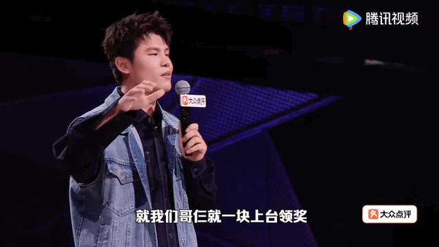 何广智过机场安检被拦 脱口秀和Ta的朋友们  带着年度最受欢迎喜剧演员奖杯返程，