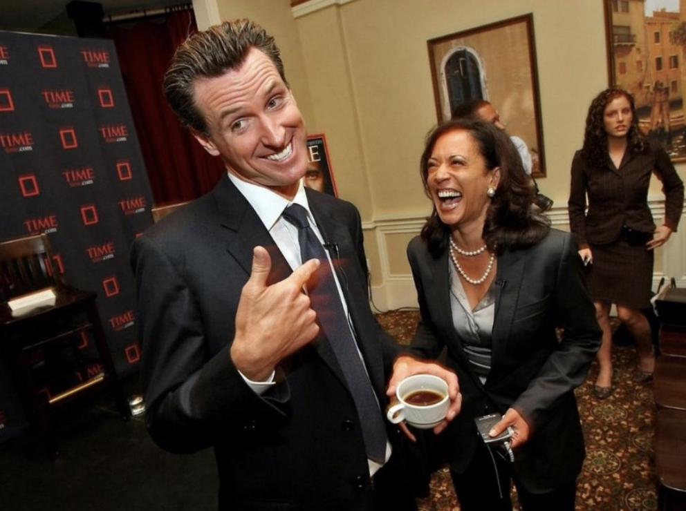 在加利福尼亚的投票机上，唐纳德·特朗普的名字不会出现在第一个选项屏幕上。选民需要