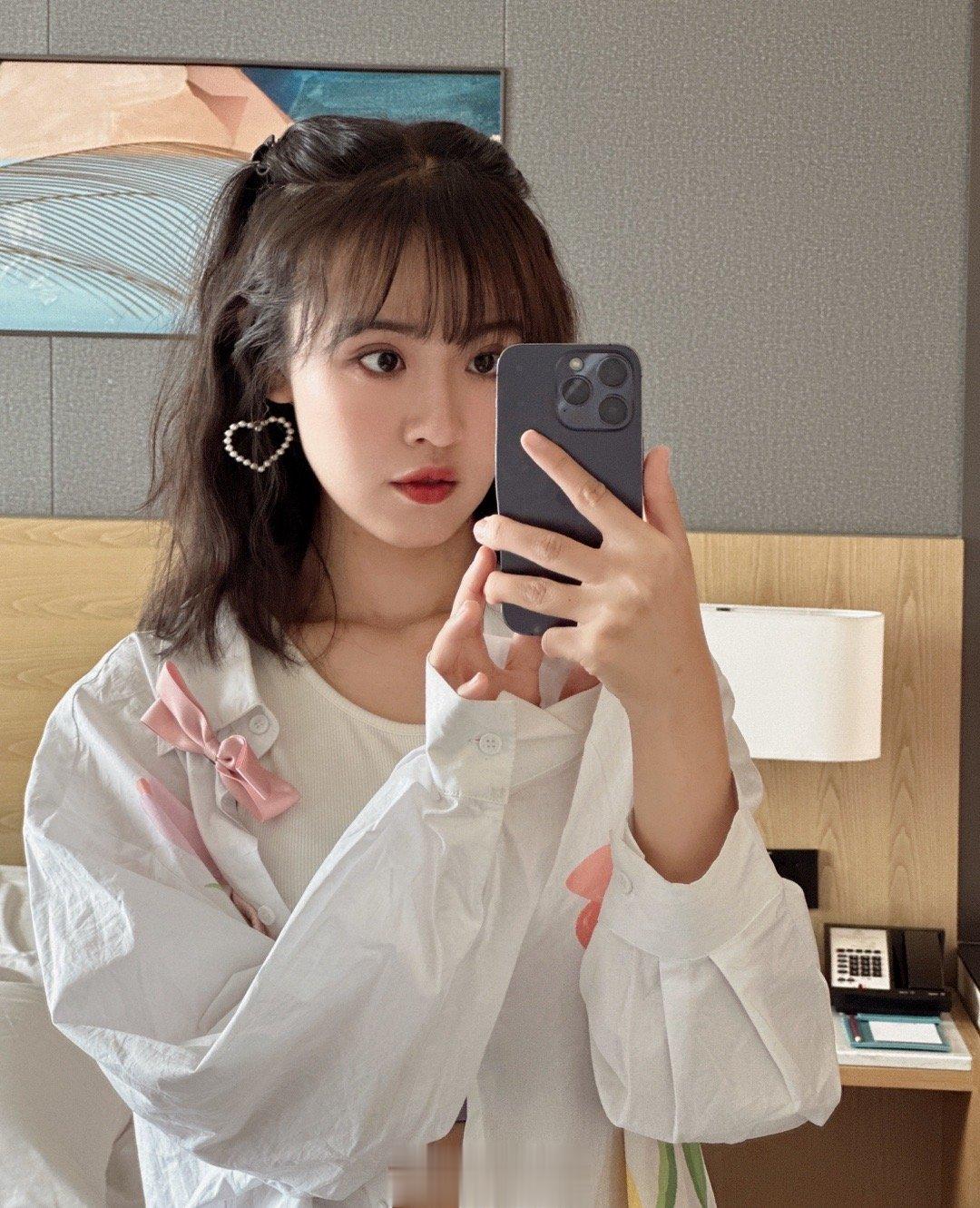 想发自拍🤳[嘻嘻][嘻嘻][嘻嘻][嘻嘻] ​​​
