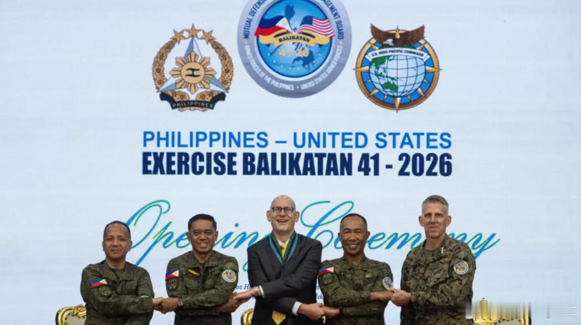 美菲“肩并肩”军演启动：日本首次大规模参演，中方警告“勿玩火”海外新鲜事 美国与