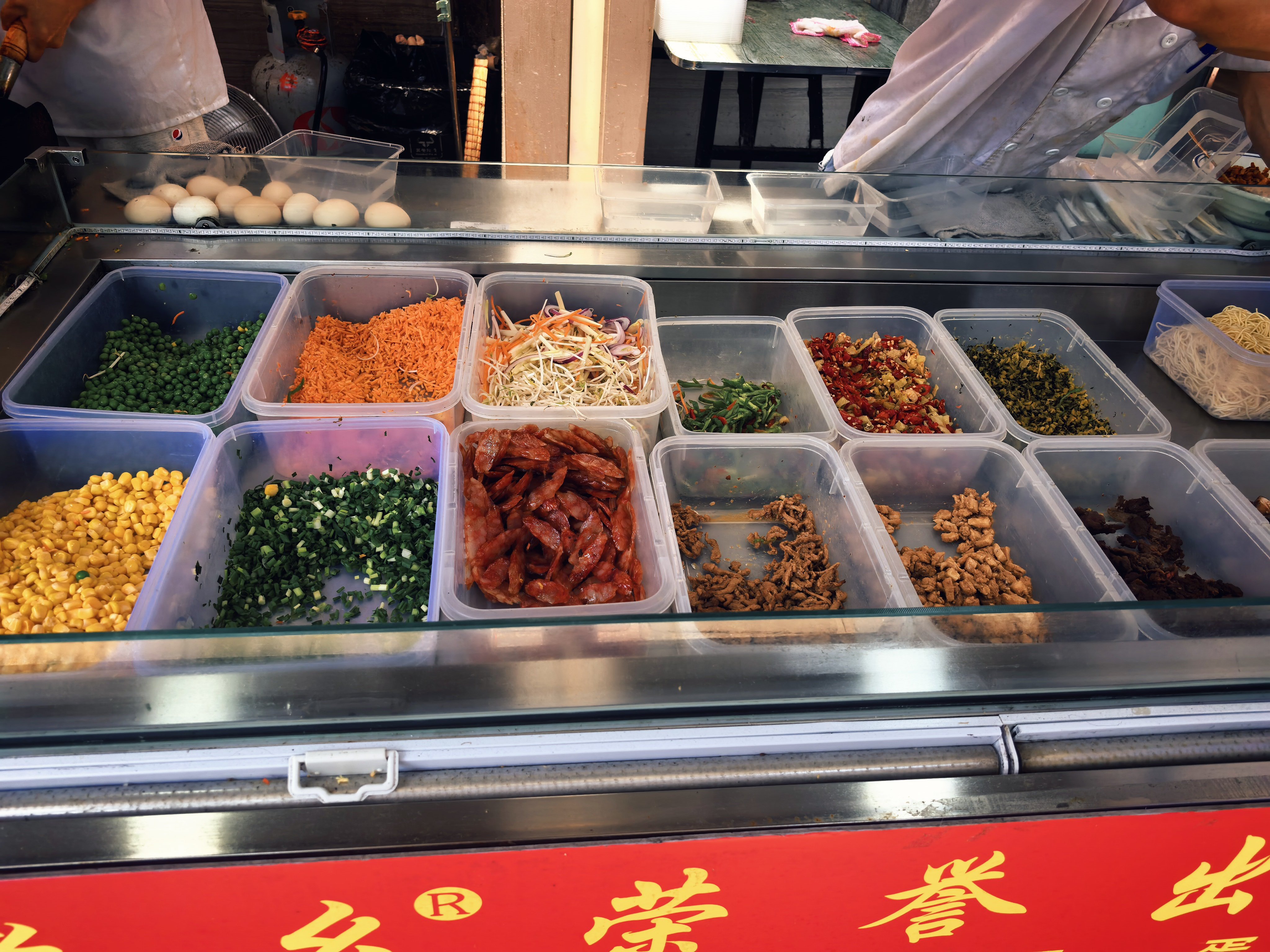 台风巴威改道湖北迎40℃高温 回来第一件事，行李都不放，先来严老幺吃一顿！ 