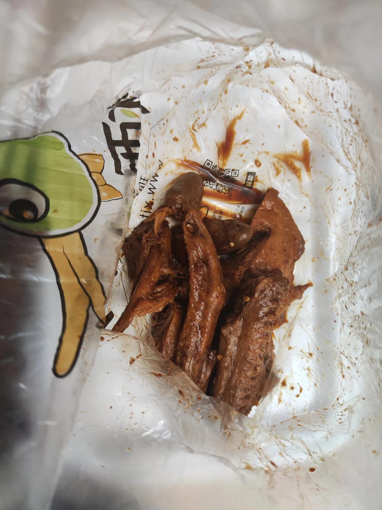 减肥减肥，不长胖就谢天谢地了。
周五大晚上的，一想到明天休息，这个嘴巴子就有点痒
