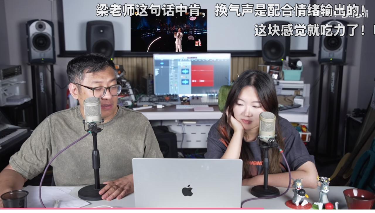 破天荒，梁源这次竟然还夸上陈楚生了。
有点没想到啊，陈楚生被黑热搜批换气声大的《