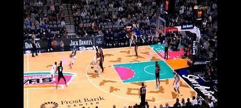 37岁的库里打马刺那场，第三节9分钟里狂砍22分，直接把勇士从落后带到反超8分。