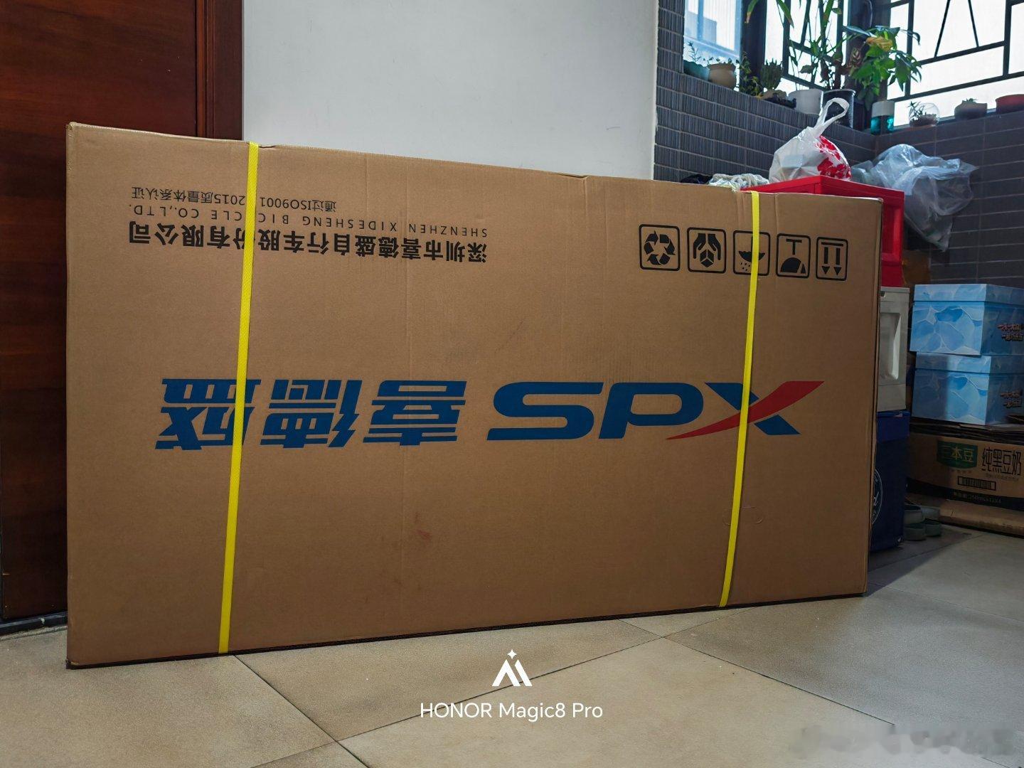 又买了一辆车，在电动摩托车和自行车之间纠结了很久，考虑到不想跑出去充电，再加上轻