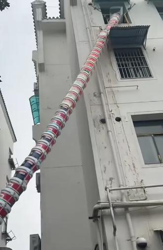 “人怎么能这么聪明！”安徽，一男子每天都得搬运建筑垃圾，累的直不起腰，后来在妻子