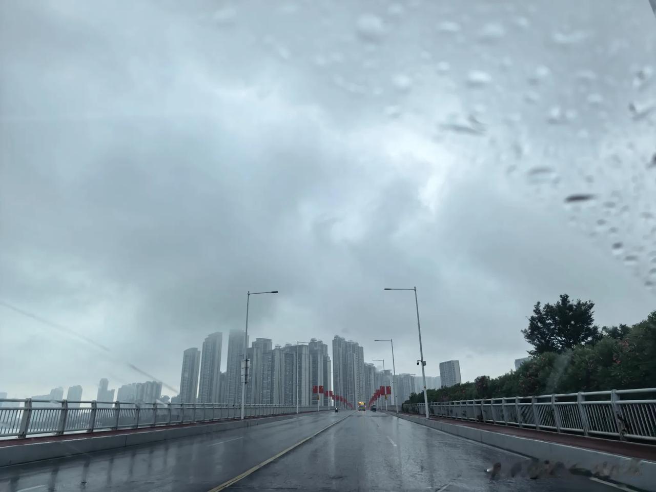 襄阳好不容易举办一场省旅游大会，结果天气太不给力了，接下来的一周都是雨雨雨，准备