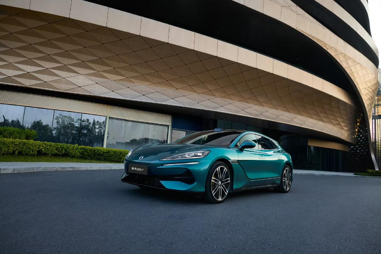 30 万的腾势 Z9GT，替你爱答不理
今天的腾势Z9GT，26.98W起！
竟