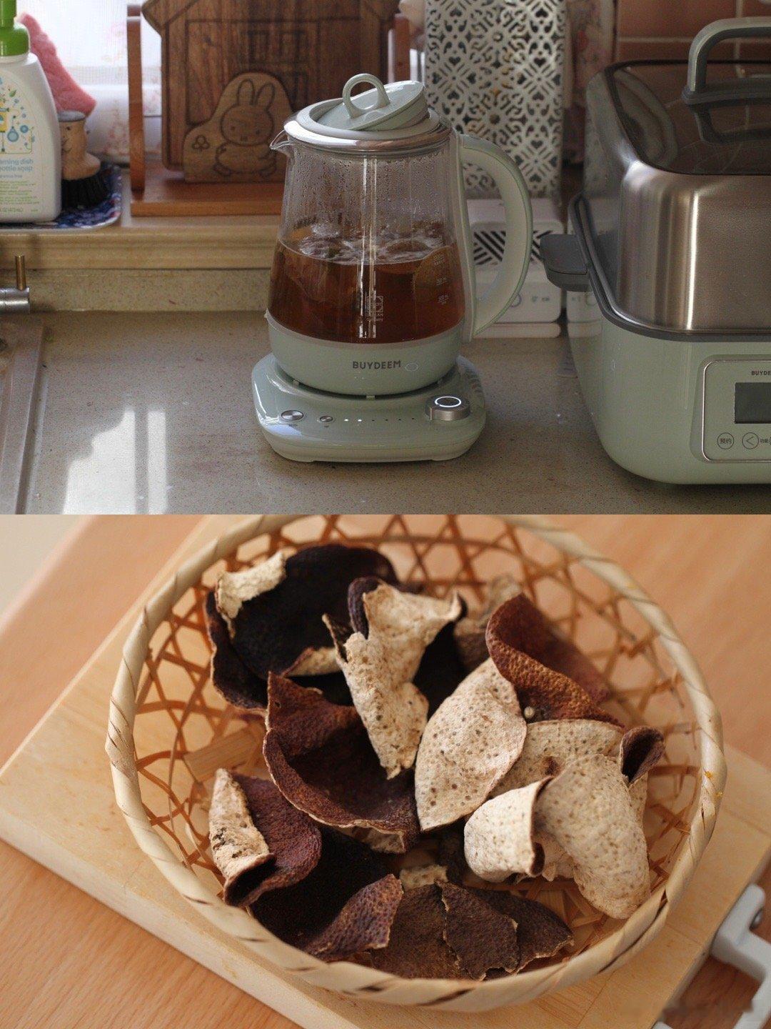 午后煮一壶陈皮茶+玫瑰花+薏仁茶包。喝完收拾下屋子，云鲸拖地，马上又要做晚饭啦。